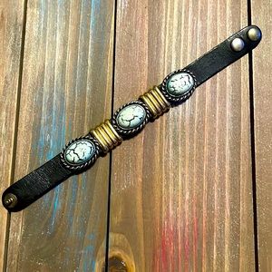 🦋Vintage Italian Leather Cuff Bracelet
